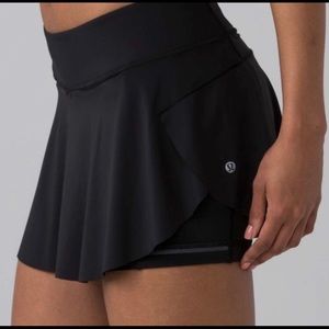 LULULEMON size 8 black skort!! Perfect condition!